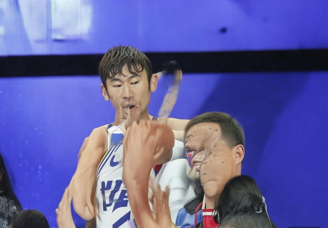 公牛乔丹与76人经典对决：传奇篇章回顾